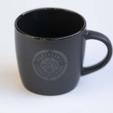 KUBEK Z LOGO - CZARNY MAT